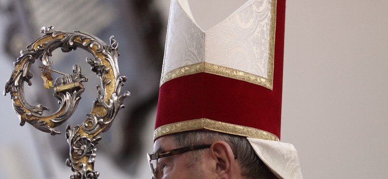 Abp Głódź o Smoleńsku i TV Trwam: To nerwicuje, wyprowadza ludzi na ulice
