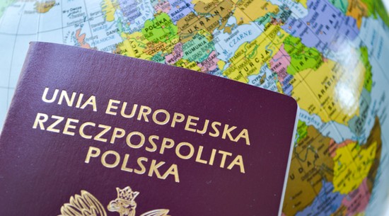 Nowe funkcje w mObywatelu. Unieważnisz dowód dziecka i sprawdzisz status paszportu bez wizyty w urzędzie