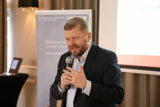 Witucki: Cyberbezpieczeństwo w biało-czerwonych studzienkach [WYWIAD]