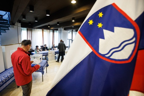 DANAS KLJUČNI IZBORI U SLOVENIJI Otvorena biračka mesta, Golob i Janša u velikom okršaju