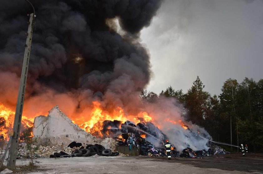 Wielki pożar w Wąchocku! Stu strażaków w akcji