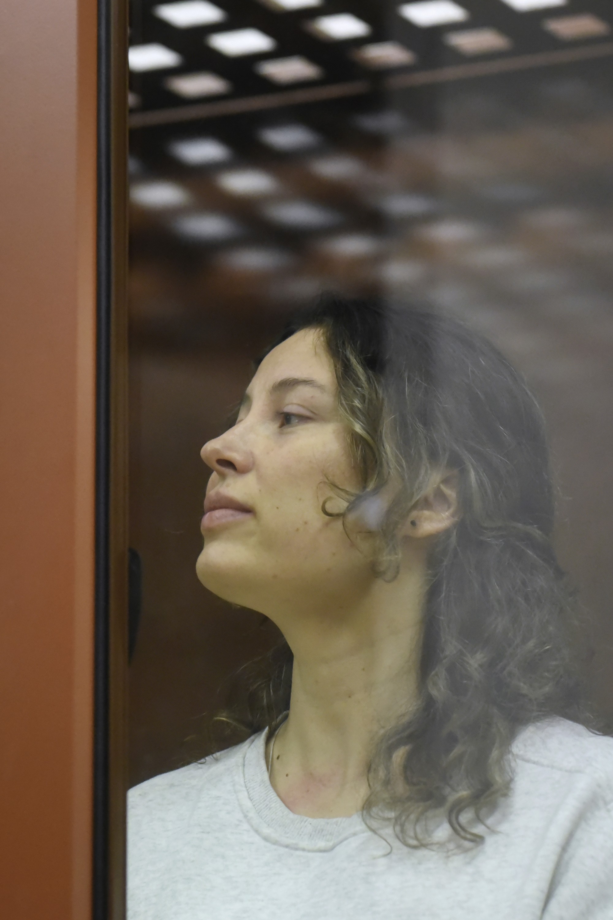 Biely dom odsúdil rozhodnutie ruského súdu odsúdiť na 12 rokov väzenia za vlastizradu rusko-americkú občianku Xeniu Karelinovú.