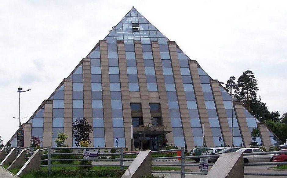 Hotel Piramida w Polsce