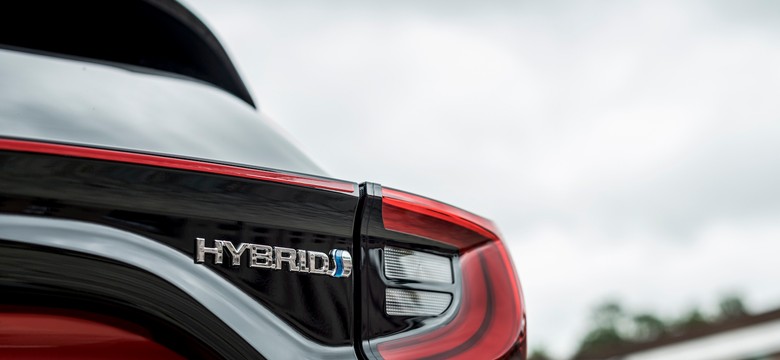 Toyota, Renault, Dacia - oto najtańsze hybrydy w Polsce. Ile kosztują?