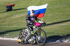 Prezes polskiego klubu apeluje do kibiców, by nie grozili rosyjskiemu zawodnikowi