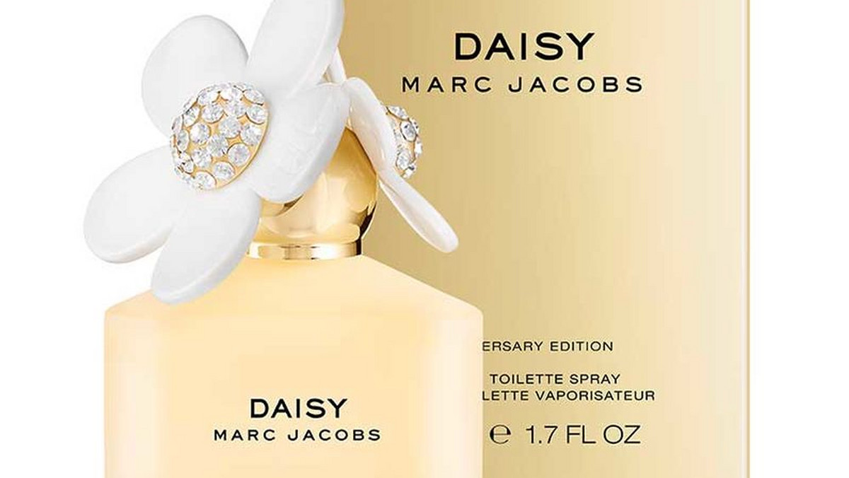 Marka Marc Jacobs, aby celebrować dziesięciolecie powstania uwielbianego zapachu i jego legendarnego designu, przedstawia wyjątkowąodsłonę perfum Daisy Marc Jacobs.
