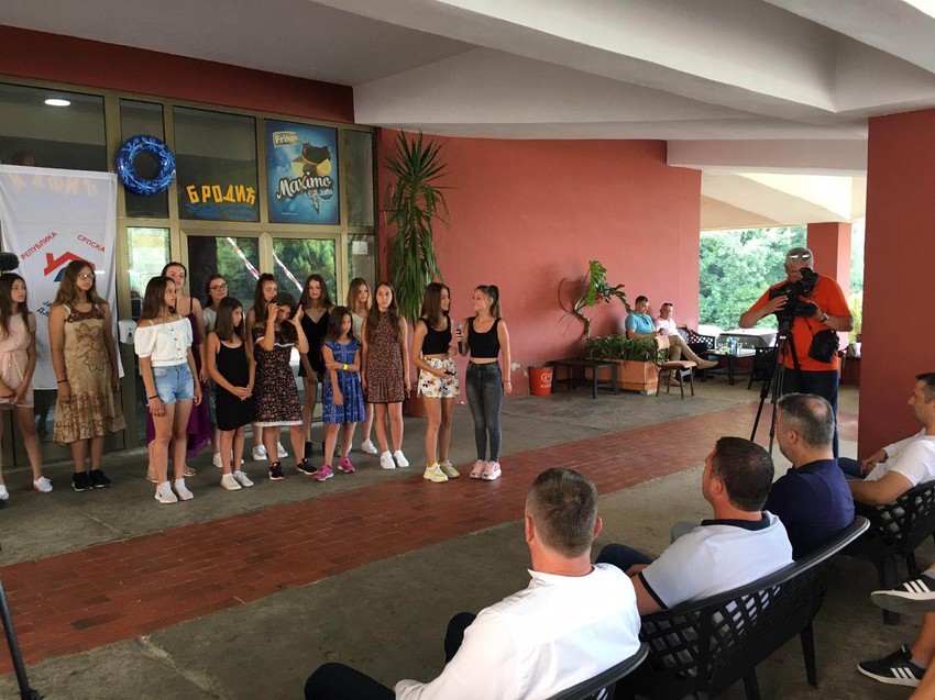 Poseta ministra Šeranića dece u Bečićima 