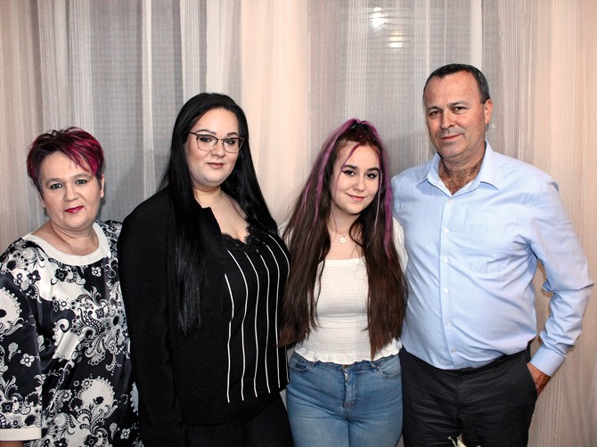 Milena i Bahrudin sa svojim ćerkama Elmedinom i Emelom proslavljaju i Uskrs i Vaskrs, a očekuje ih i Bajram