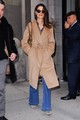 2011 - Klasszikus, egyszerű és nagyon stílusos. Katie Holmes utcai megjelenései is jól átgondoltak, legaláb is, ami a ruháját illeti.