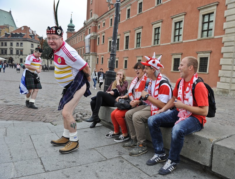 Polska do tej pory grała ze Szkocją 8 razy. 3 mecze wygraliśmy, tyle samo zremisowaliśmy. 2 razy górą byli Szkoci. W rankingu FIFA reprezentacja Polski zajmuje 61. miejsce. Szkoci są notowani na 27 miejscu. Liderem rankingu są Niemcy.