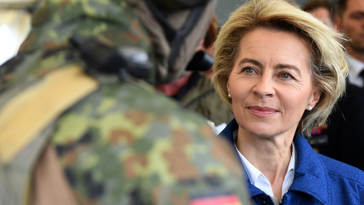 Minister obrony Niemiec Ursula von der Leyen odwołała zaplanowaną na ten tydzień wizytę w USA w związku ze śledztwem przeciwko oficerowi Bundeswery podejrzanemu o przygotowywanie zamachu terrorystycznego wymierzonego w państwo.