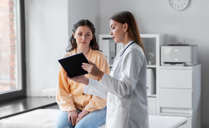 Estrogen značajno opada tokom menopauze