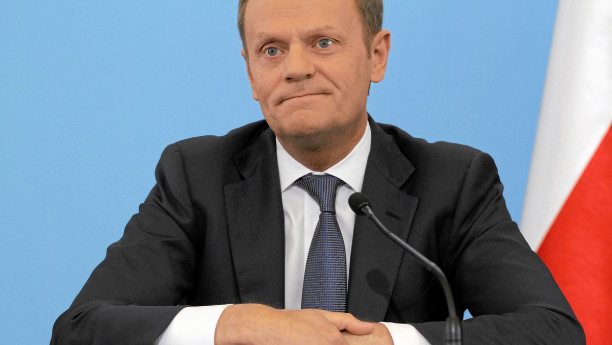 Donald Tusk w ubiegłym roku zarobił ponad 240 tys. zł, ale zaoszczędził tylko 4 tys. zł. "Super Express" sprawdził, jakim majątkiem dysponuje premier.