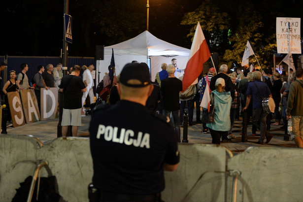 Manifestacja przeciwników reformy sądownictwa przed Sejmem w Warszawie.