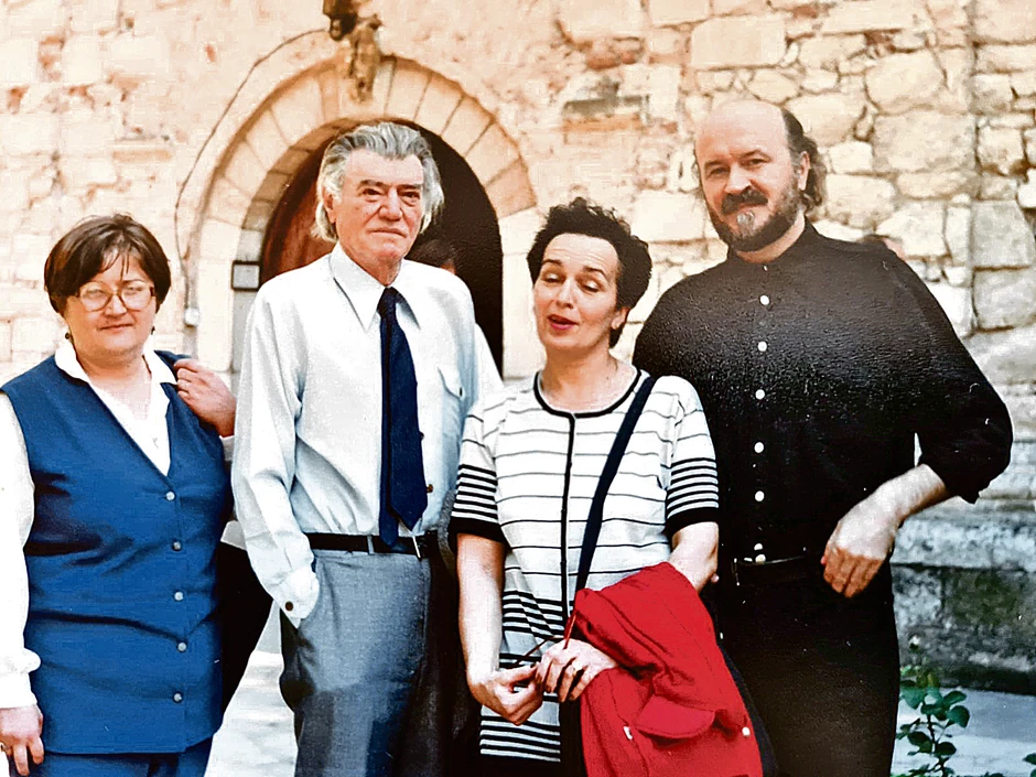 Sa Stevanom Raičkovićem ispred manastira Manasija, 2000. godine