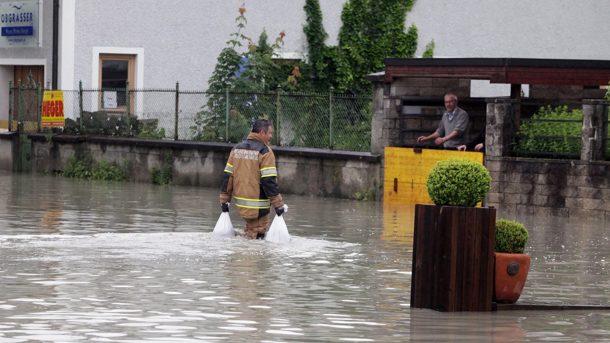 Instytut Meteorologii i Gospodarki Wodnej nie przewiduje wzrostów stanu wód w miejscach, gdzie ogłoszone są stany alarmowe. Główny synoptyk meteorologiczny Rafał Bąkowski zapewnia, że sytuacja stabilizuje się i - jak informuje IAR - obecnie nie ma szans na powódź w naszym kraju.