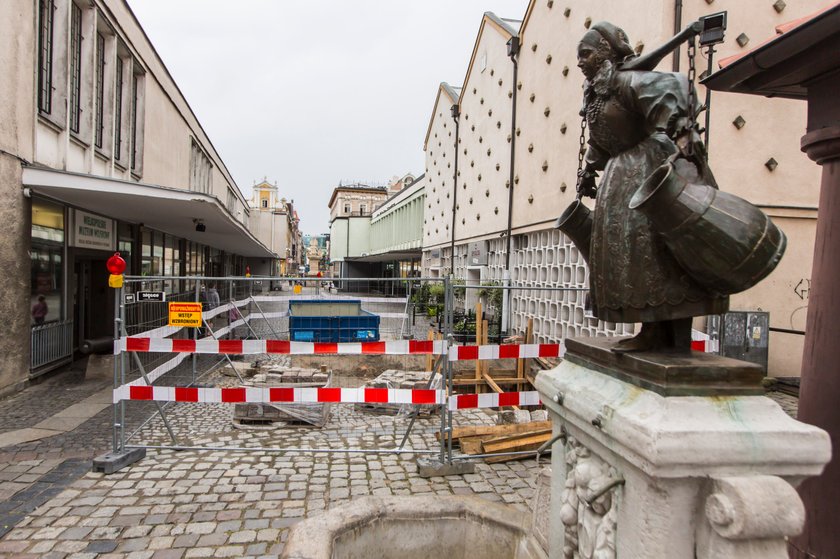 Archeolodzy badają kolejne części Starego Rynku w Poznaniu