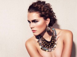 Dama, dzikuska czy żeglarka? Wiosenny makijaż w mnogości inspiracji