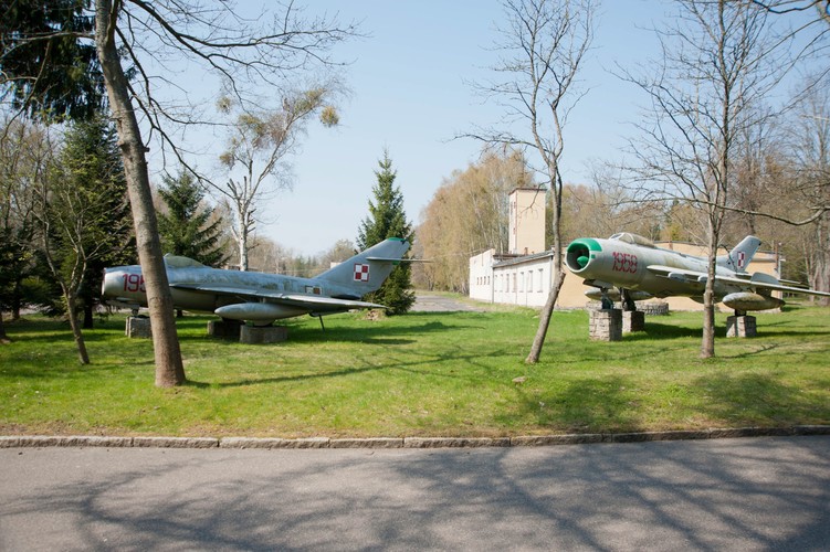 Zabudowania dawnej jednostki wojskowej w Redzikowie koło Słupska