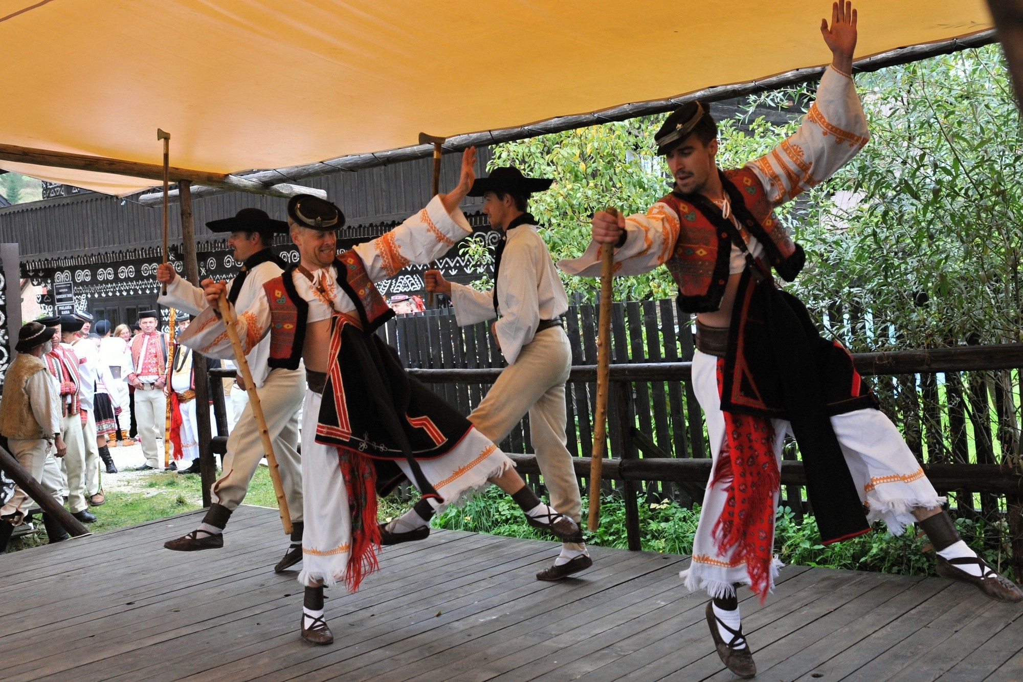 Na snímke je folklórny súbor Urpín.