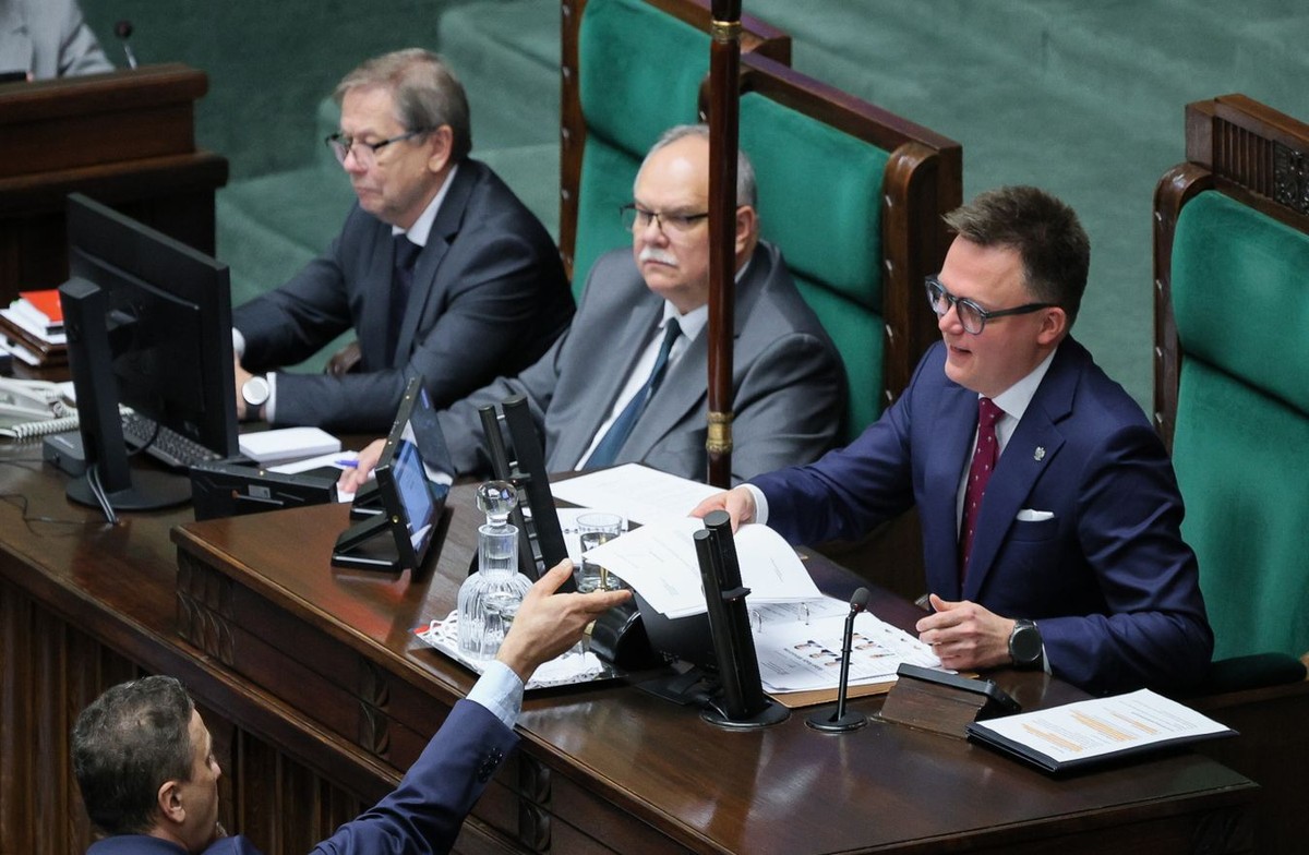 Szymon Hołownia, Wąsik, Kamiński, Straż Marszałkowska, incydent w Sejmie, polski mundur