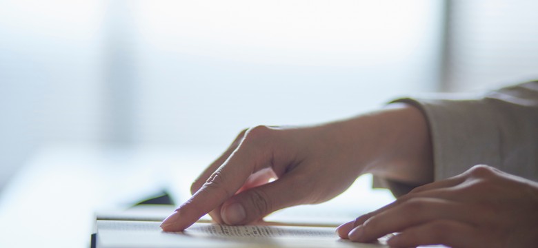 Suterena, wiwisekcja, żagiew. QUIZ z trudnych wyrazów. Na pytaniu nr 5 polegnie prawie każdy