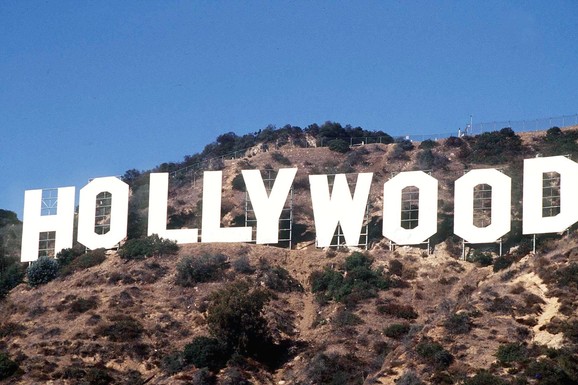 Više od 4.000 filmskih radnika Holivuda protiv spajanja Paramaunta i Vorner brosa