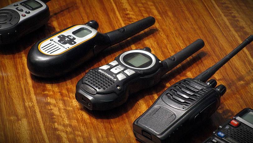 Überall ohne Handy telefonieren: Beliebte Funkgeräte ab 10 km Reichweite im Vergleich