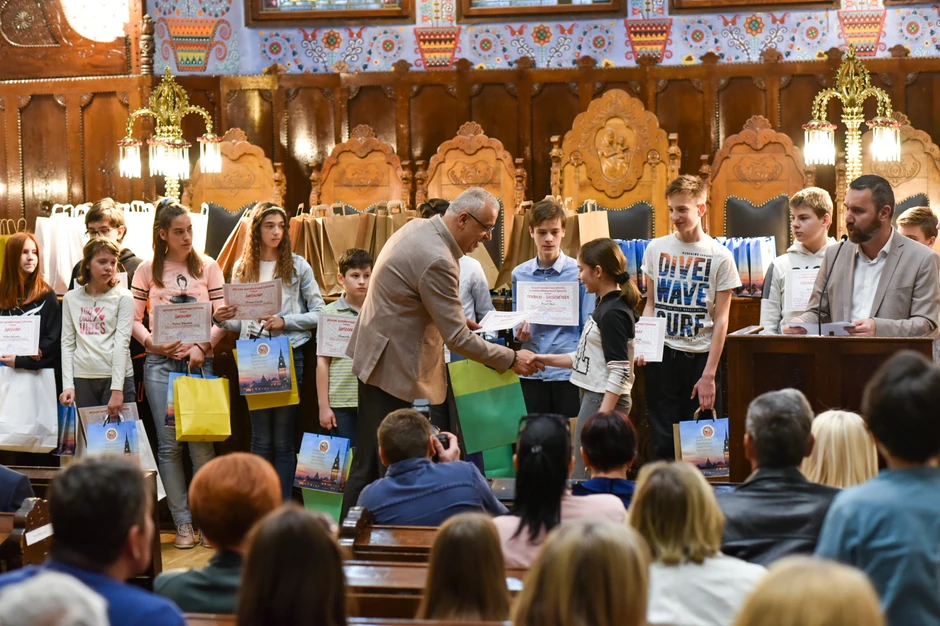 Gradonačelnik Bakić uručio priznanja mladim matematičarima