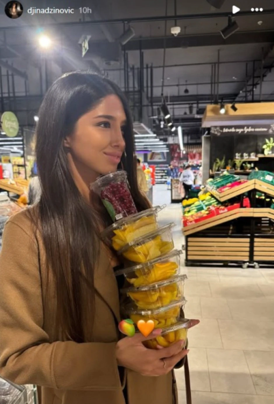 Đina Džinović u prodavnici