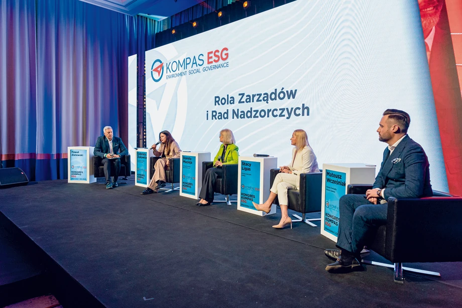 Od lewej: Paweł Zielewski, redaktor naczelny „Forbes” Polska; Gabriela Żukowicz, wiceprezes zarządu, Asseco Poland; Dorota Macieja, członek zarządu, PZU Życie S.A.; Stacy Ligas, prezes zarządu, KPMG; Mateusz Wcześniak, prezes zarządu, Movie Games.