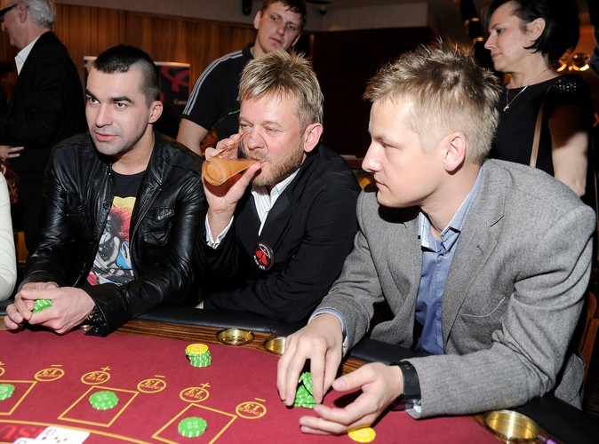 Od lewej: aktor Wojciech Medyński, piosenkarz Paweł Stasiak i aktor Marcin Mroczek