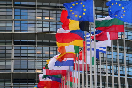 PE zatwierdził pakiet budżetu UE na lata 2021-2027