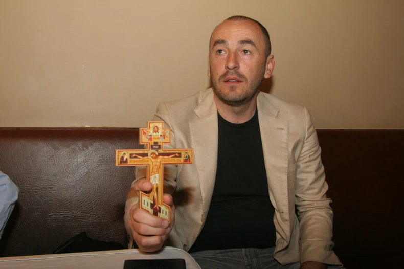 Alen Azarić kaže da nije završio medicinu, ali da se "baš razume u onkologiju"