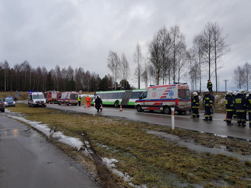 Groźny wypadek na Podlasiu. Autobus wypadł z drogi