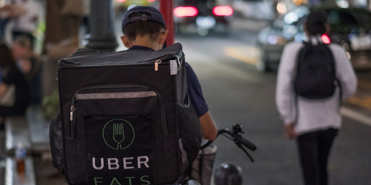 Dara Khosrowshahi przekazywał inwestorom, że Uber Eats może być jedną z odnóg biznesu, która zacznie w końcu przynosić zyski. W Japonii coraz więcej starszych osób decyduje się na dostarczanie jedzenia.