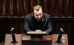 Nocne spory w Sejmie. Opozycja ostro o ustawie o mediach. "Spektakl z gatunku tragifarsy", "prawo pisane na kolanie", "ustawa jak z PRL"