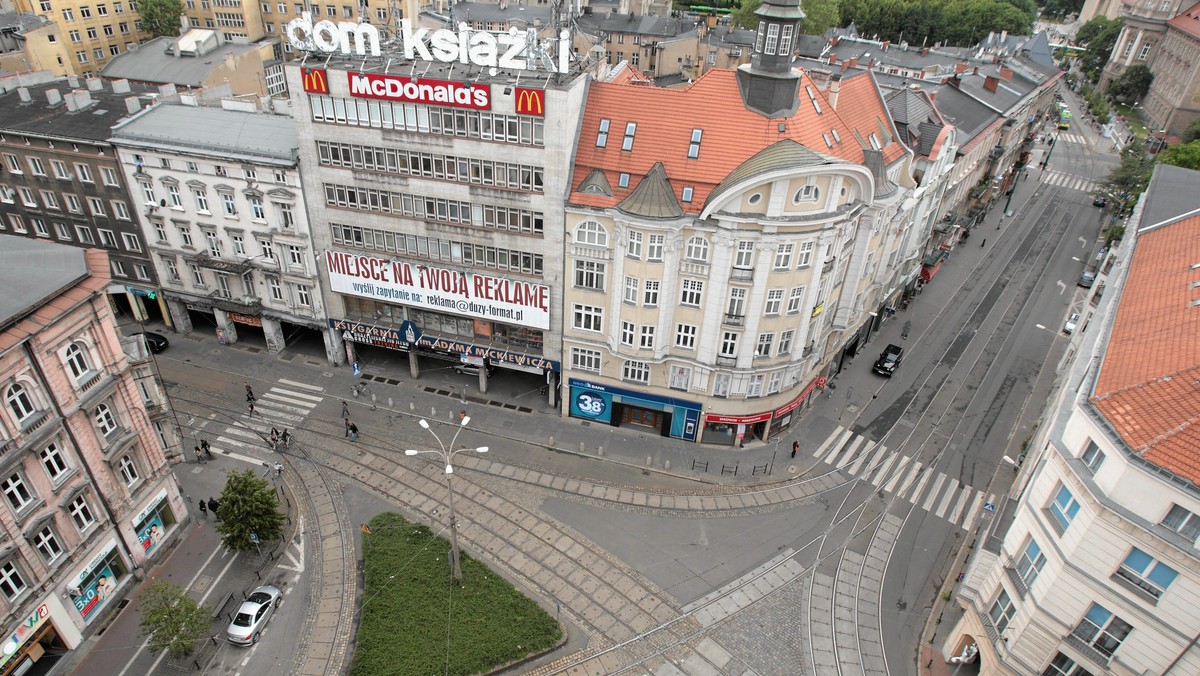 Październik tuż, tuż, więc do Poznania powoli zjeżdżają nowi studenci - i szukają mieszkań. Dla rodziców świeżo upieczonych żaków to także moment decyzji - bo może zamiast wynajmowania mieszkania przez cały czas studiów lepiej je po prostu kupić?