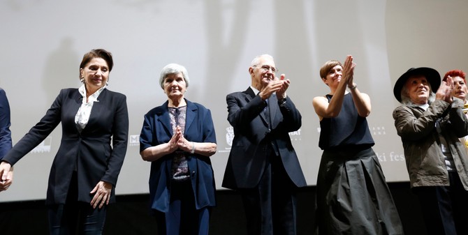 Mirjana Karanović, Nada Vlaisavljević, Millorad Jandrić, Živko Zelenbrz i Dana Budisavljević na  sinoćnoj beogradskoj premijeri