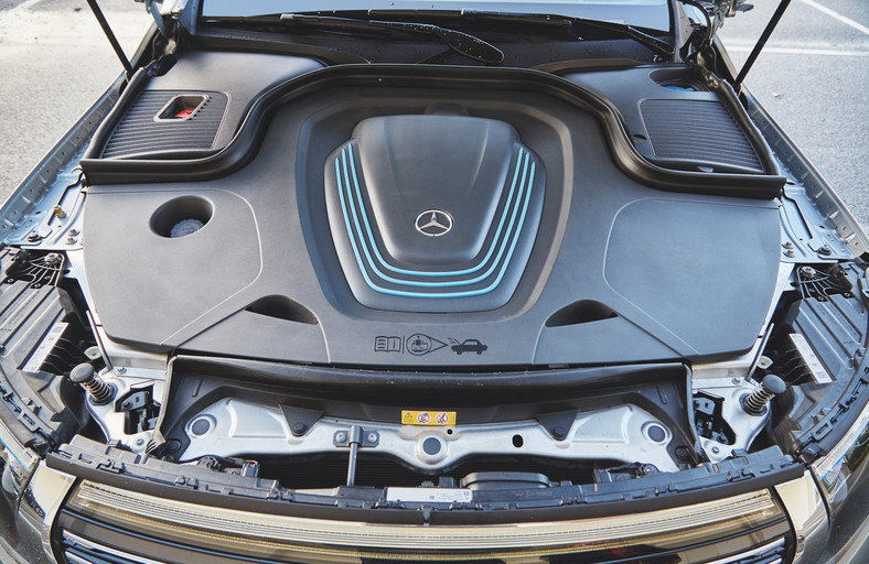 Porównanie elektrycznych SUVów – Audi e-tron kontra Mercedes EQC