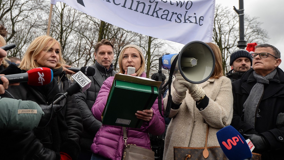 WARSZAWA SEJM DZIENNIKARZE PROTEST (Monka Olejnik, Tomasz Lis, Dominika Wielowieyska)