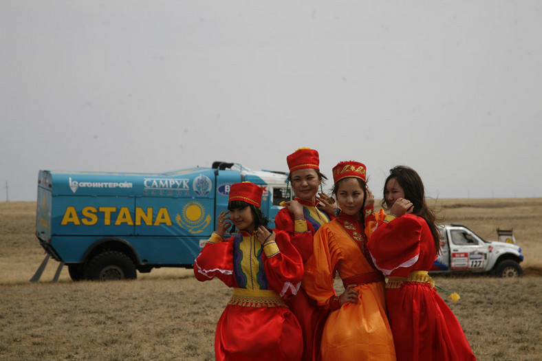 Silk Way Rally: wyprawa jedwabnym szlakiem