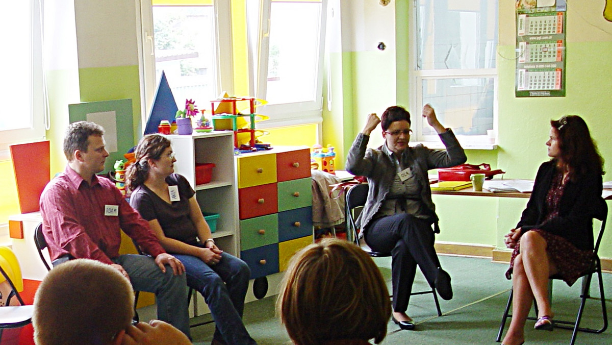 "Echo Miasta": W warszawskich żłobkach trwa cykl szkoleń dla rodziców dzieci do lat trzech. Specjaliści pomagają rozwiązywać problemy wychowawcze i żywieniowe, uczą jak dbać o higienę maluchów.