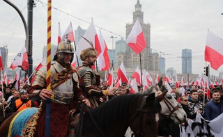Tysiące osób na Marszu Niepodległości [GALERIA]
