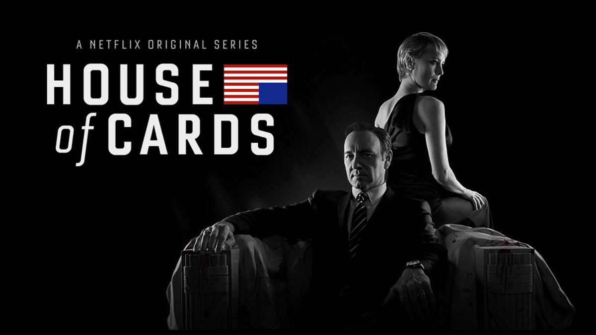 Już 4 lutego na półkach pojawi się powieść Michaela Dobbsa "House of Cards". Wydarzenia opisane w treści posłużyły jako scenariusz do nagradzanego serialu pod tym samym tytułem, w którym w roli głównej występuje Kevin Spacey.