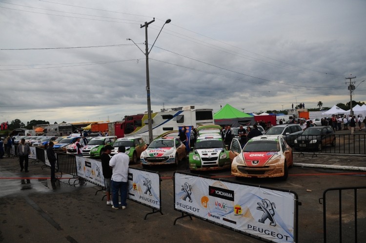 Rally de Curitiba 2010: pewne zwycięstwo Krisa Meeke, Juho Hänninen liderem IRC