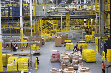 Amazon zatrudnia pracowników do pisania pochlebnych opinii na temat warunków pracy w firmie