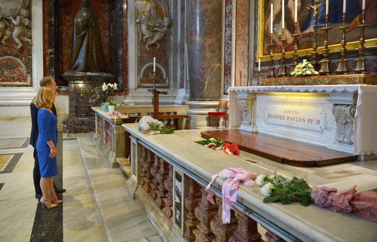 Donald Tusk w Bazylice św. Piotra