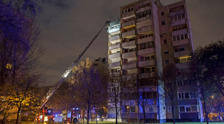 A panelház 9. emeletén égett ki a lakás /Fotó: MTI Lakatos Péter 