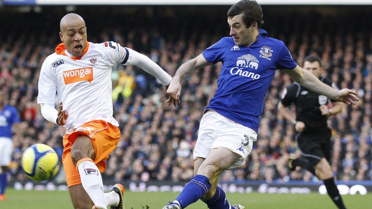 Defensor Evertonu Leighton Baines może niebawem przenieść się na Old Trafford. Manchester United proponuje za zawodnika 10 milionów funtów.